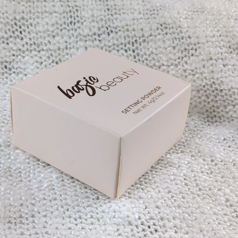 Basic Beauty Setting Powder in Translucent - Picture 7 of 10